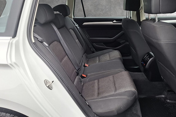 Volkswagen Passat 15 of 25