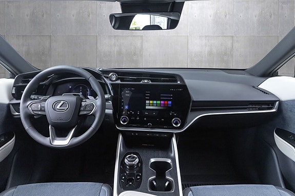 Lexus RZ450e 25 of 30