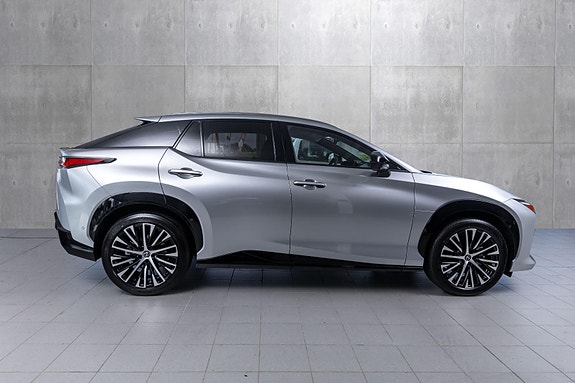 Lexus RZ450e 8 of 30