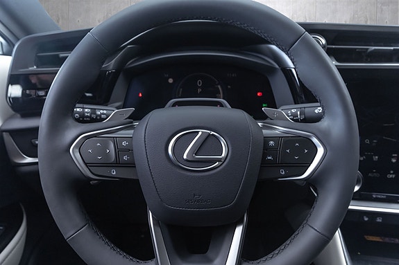 Lexus RZ450e 9 of 30