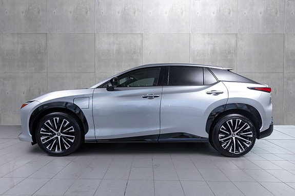 Lexus RZ450e 3 of 5