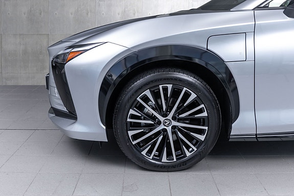 Lexus RZ450e 2 of 5