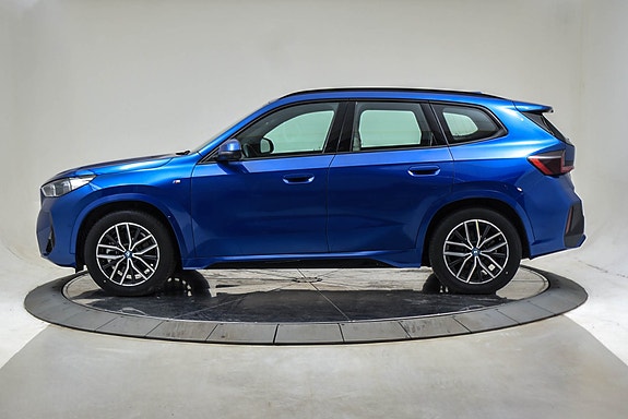 BMW iX1 2 of 5