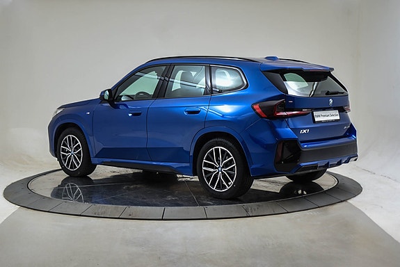 BMW iX1 3 of 5