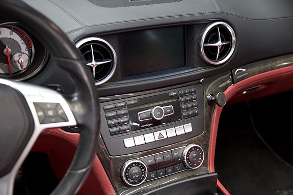 Mercedes-Benz SL500 17 of 21