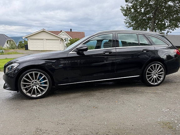 Mercedes-Benz C350 3 of 5