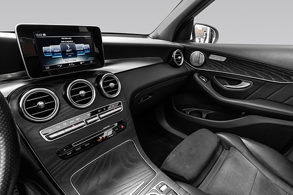 Mercedes-Benz GLC350 e 26 of 30