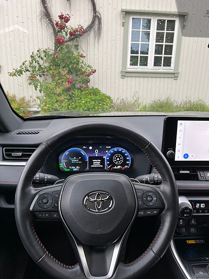 Toyota RAV4 Plug-in Hybrid 9 of 16