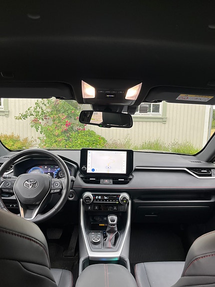 Toyota RAV4 Plug-in Hybrid 10 of 16