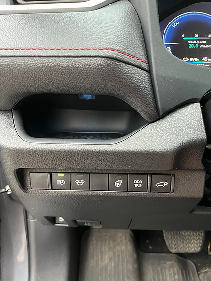 Toyota RAV4 Plug-in Hybrid 15 of 16