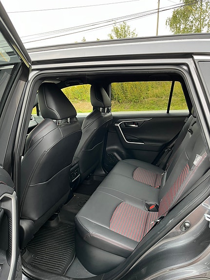 Toyota RAV4 Plug-in Hybrid 8 of 16