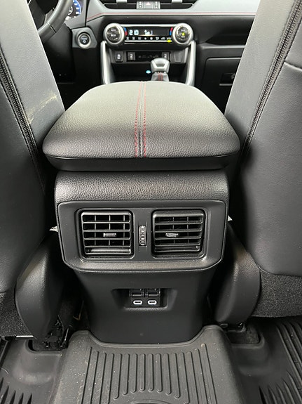 Toyota RAV4 Plug-in Hybrid 11 of 16