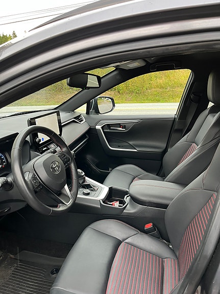 Toyota RAV4 Plug-in Hybrid 12 of 16