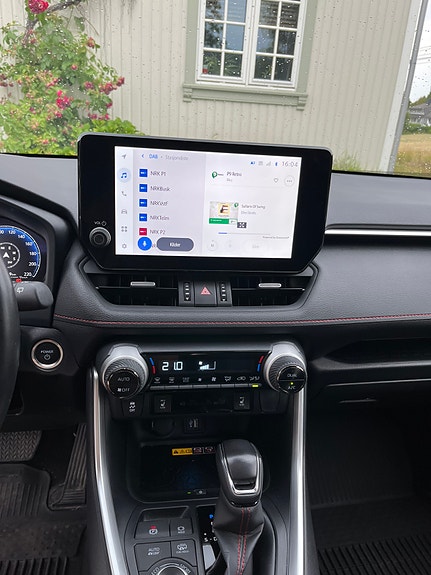 Toyota RAV4 Plug-in Hybrid 13 of 16