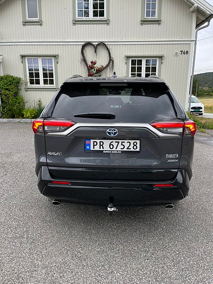 Toyota RAV4 Plug-in Hybrid 5 of 16