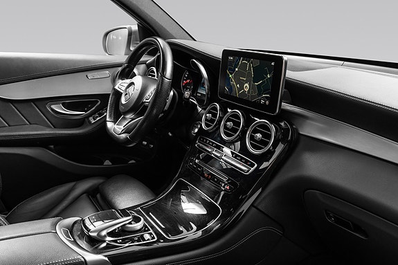 Mercedes-Benz GLC350 e 19 of 30