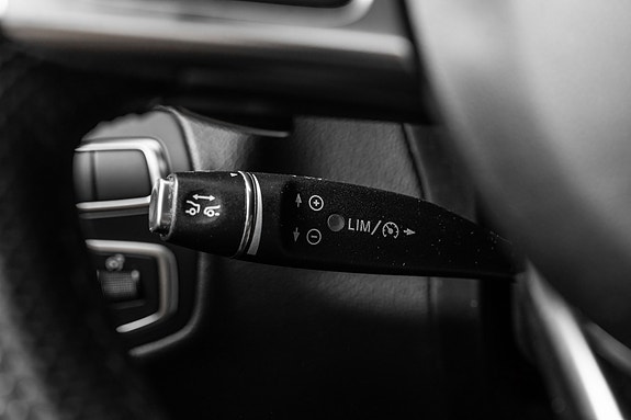 Mercedes-Benz GLC350 e 23 of 30