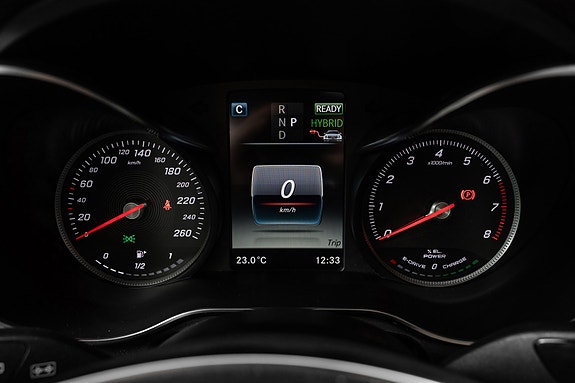 Mercedes-Benz GLC350 e 22 of 30