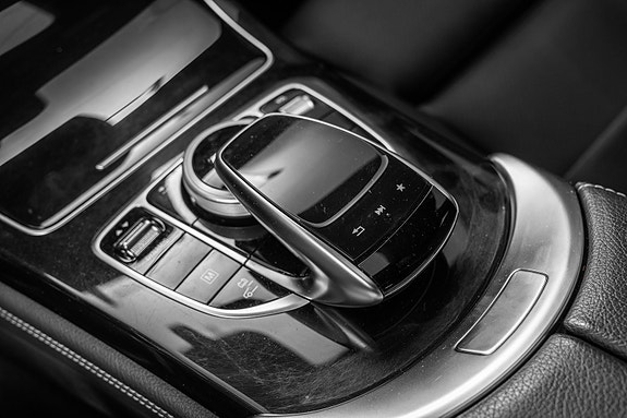 Mercedes-Benz GLC350 e 30 of 30