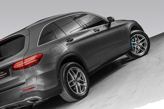 Mercedes-Benz GLC350 e 4 of 30