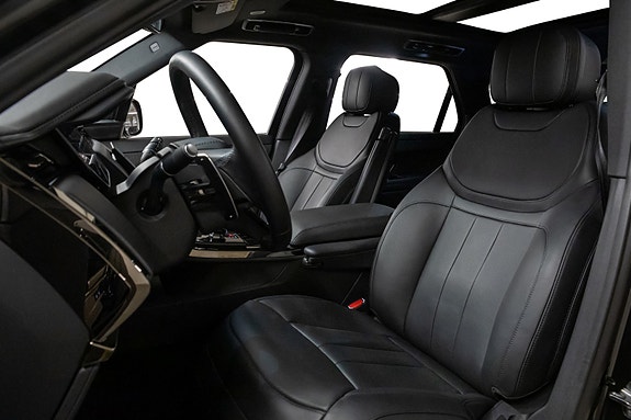 Land Rover Range Rover Sport 3 of 5