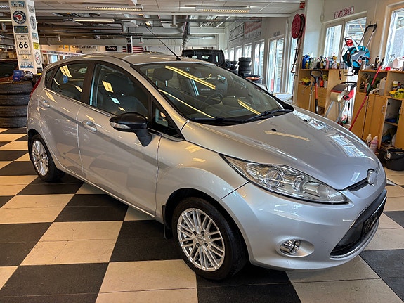 Ford Fiesta 2 of 5