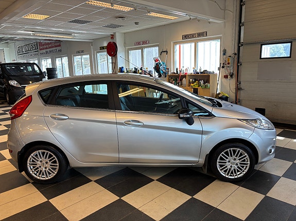 Ford Fiesta 4 of 5