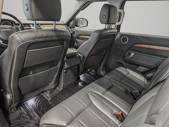 Land Rover Discovery 28 of 30