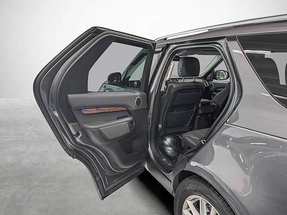 Land Rover Discovery 26 of 30