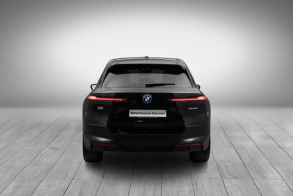 BMW IX40 4 of 5