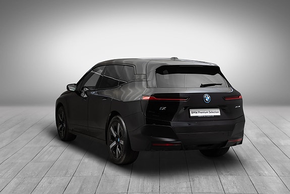 BMW IX40 3 of 5