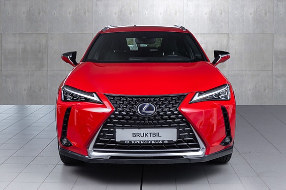 Lexus UX300e 4 of 5