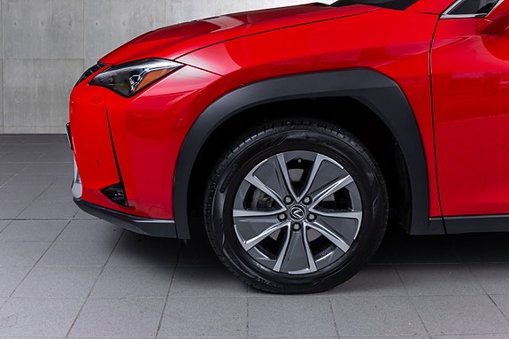Lexus UX300e 2 of 5