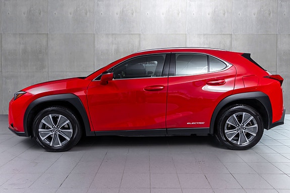 Lexus UX300e 3 of 5
