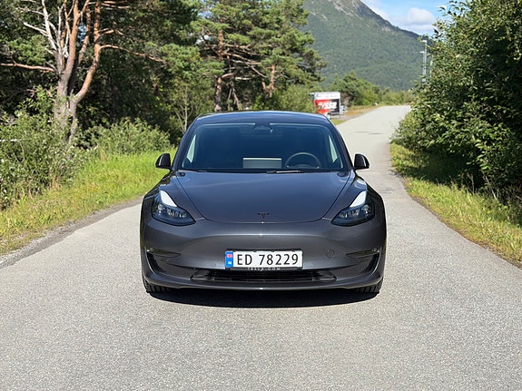 Tesla Model 3 3 of 5
