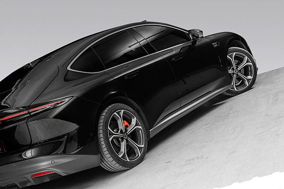 NIO ET5 4 of 5