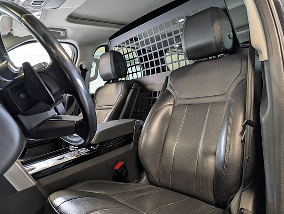 Land Rover Discovery 25 of 30