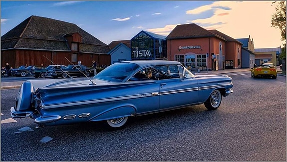 Chevrolet Impala 3 of 5