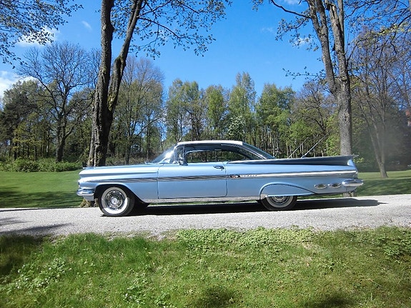 Chevrolet Impala 2 of 5