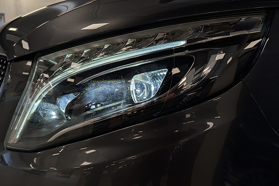Mercedes-Benz V300 d 4 of 30