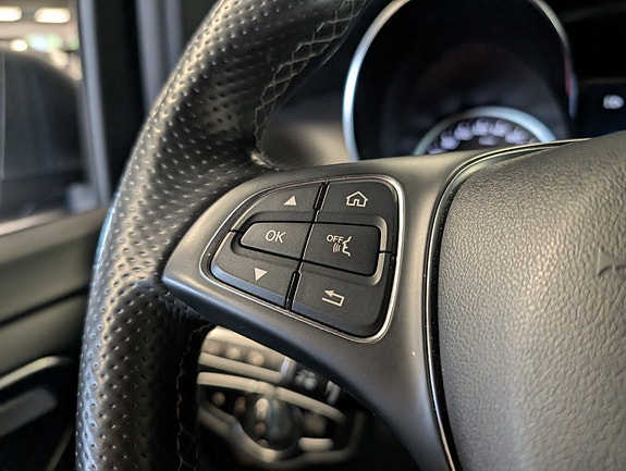 Mercedes-Benz V300 d 25 of 30