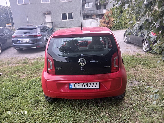 Volkswagen UP! 3 of 5
