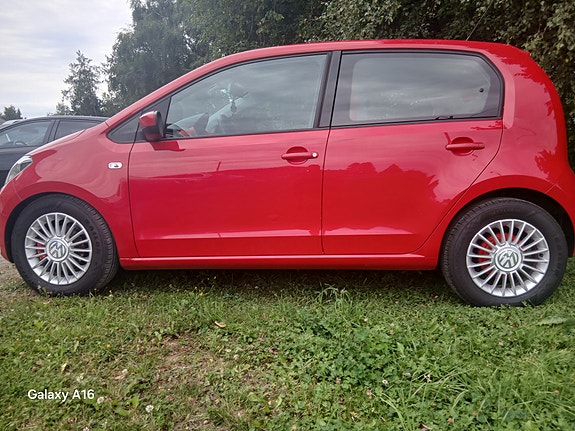 Volkswagen UP! 2 of 5