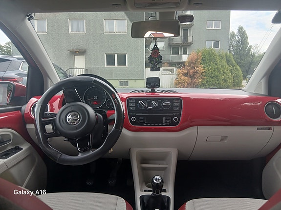 Volkswagen UP! 7 of 20