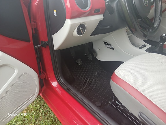 Volkswagen UP! 18 of 20