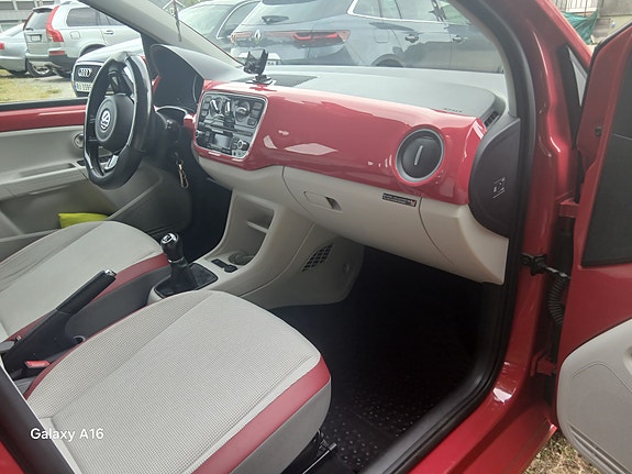 Volkswagen UP! 17 of 20