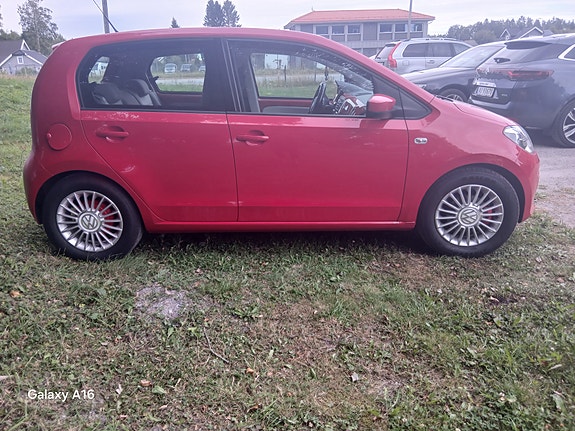 Volkswagen UP! 4 of 5
