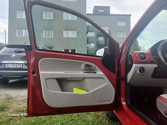 Volkswagen UP! 20 of 20