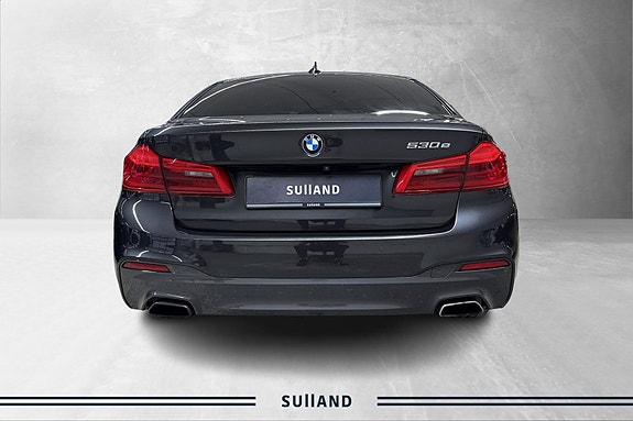 BMW 530e 4 of 5