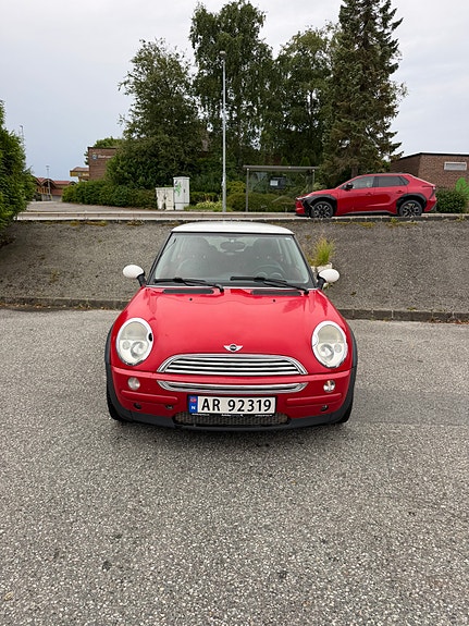MINI Cooper 2 of 5